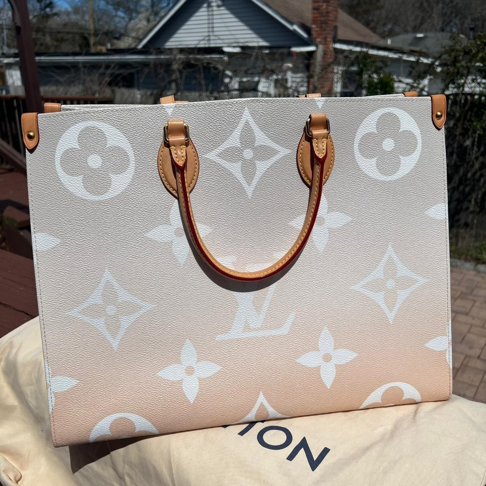 AUTHENTIC LOUIS VUITTON LIMITED EDITION MIST MONOGRAM GIANT CANVAS TOTE BAG